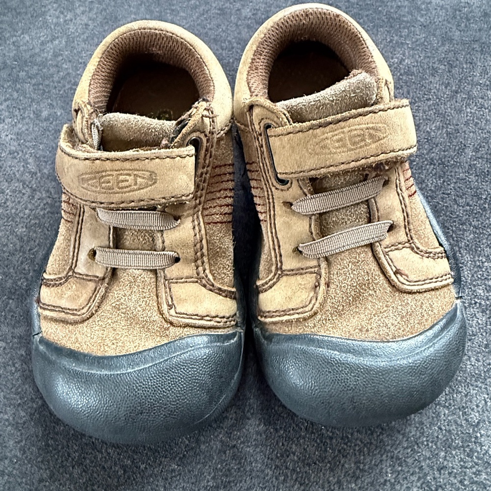 KEEN Unisex Kids Brown Suede Sneakers with Hook & Loop Strap & Rubber Toe